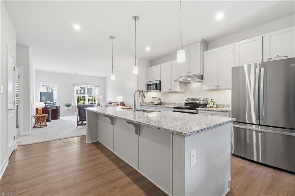 1047 Breakwater Trl Property Photo 4