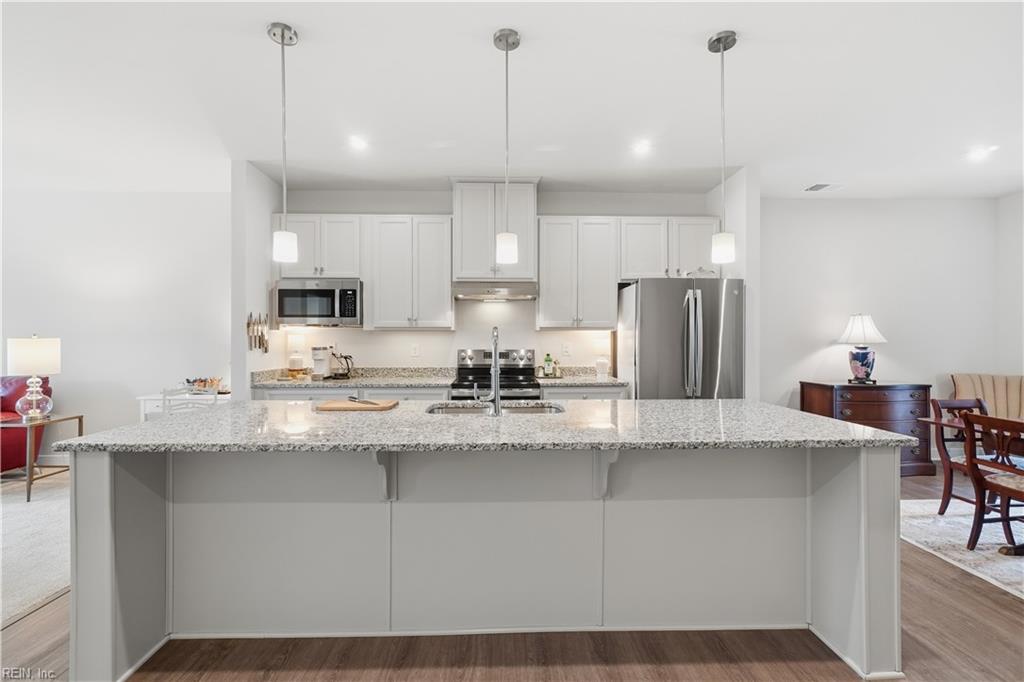 1047 Breakwater Trl Property Photo 5