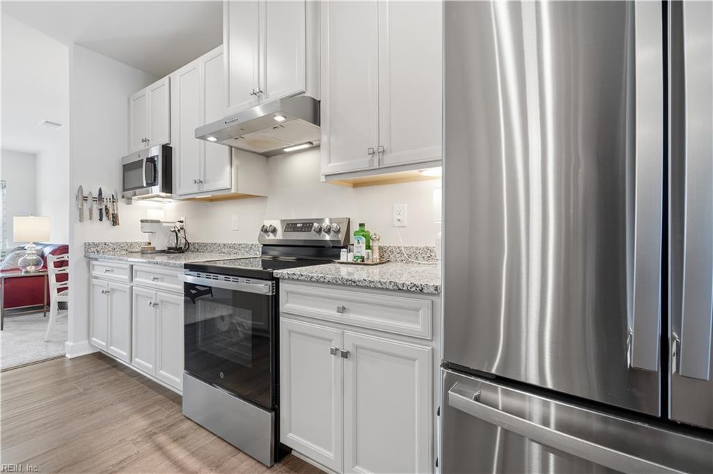 1047 Breakwater Trl Property Photo 6