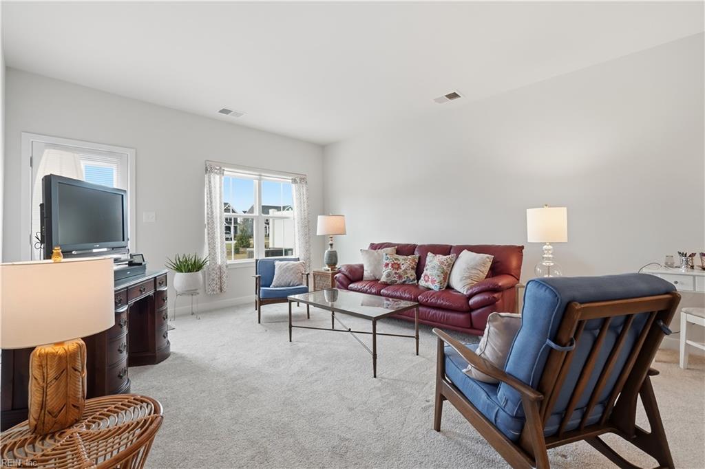 1047 Breakwater Trl Property Photo 12