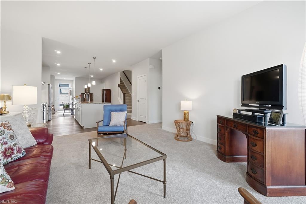 1047 Breakwater Trl Property Photo 15
