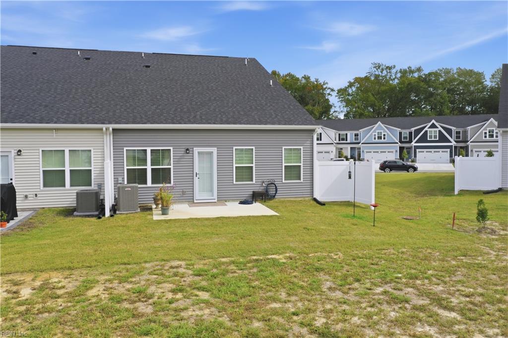 1047 Breakwater Trl Property Photo 35
