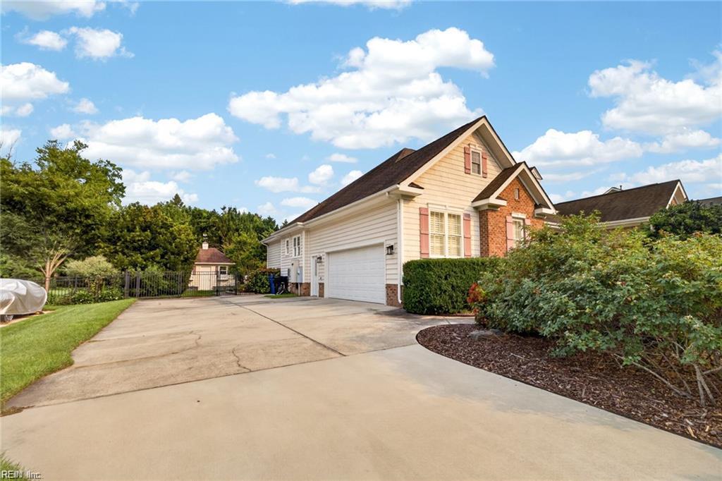 1864 Mayberry Dr Property Photo 3