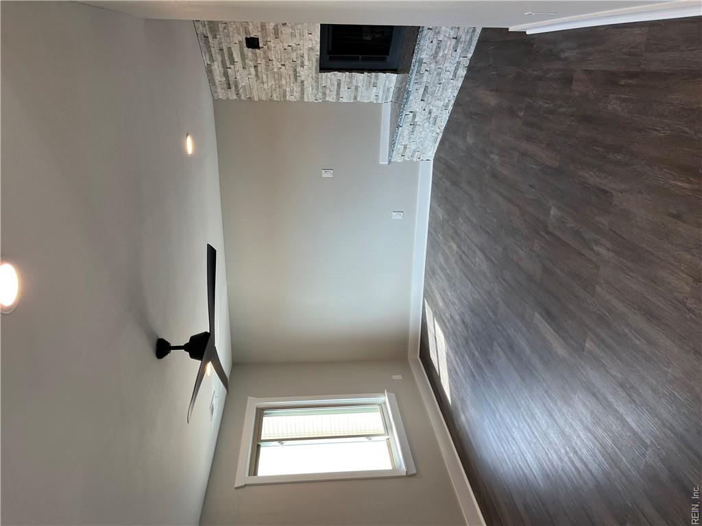 1262 W Ocean View Ave Property Photo 5