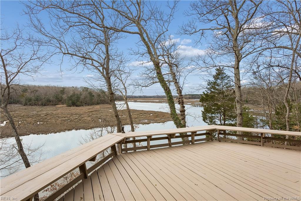 220 Southpoint Dr Property Photo 1
