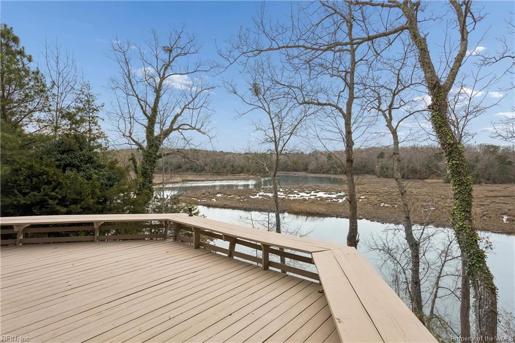 220 Southpoint Dr Property Photo 4