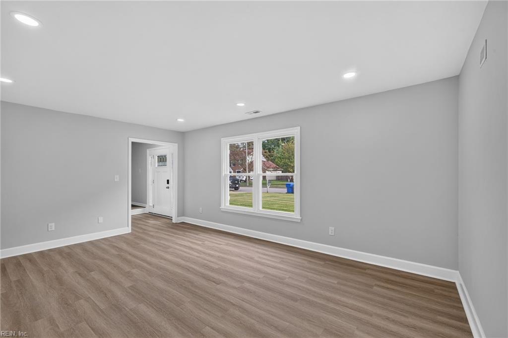 753 Helmsdale Way Way Property Photo 7