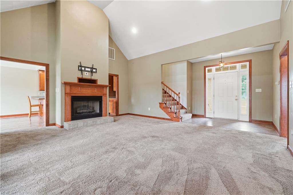 8 Randolph Dr Property Photo 5