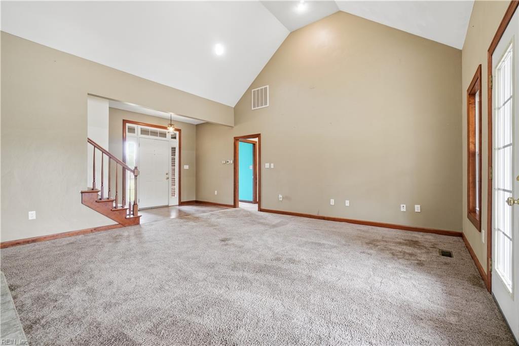 8 Randolph Dr Property Photo 6