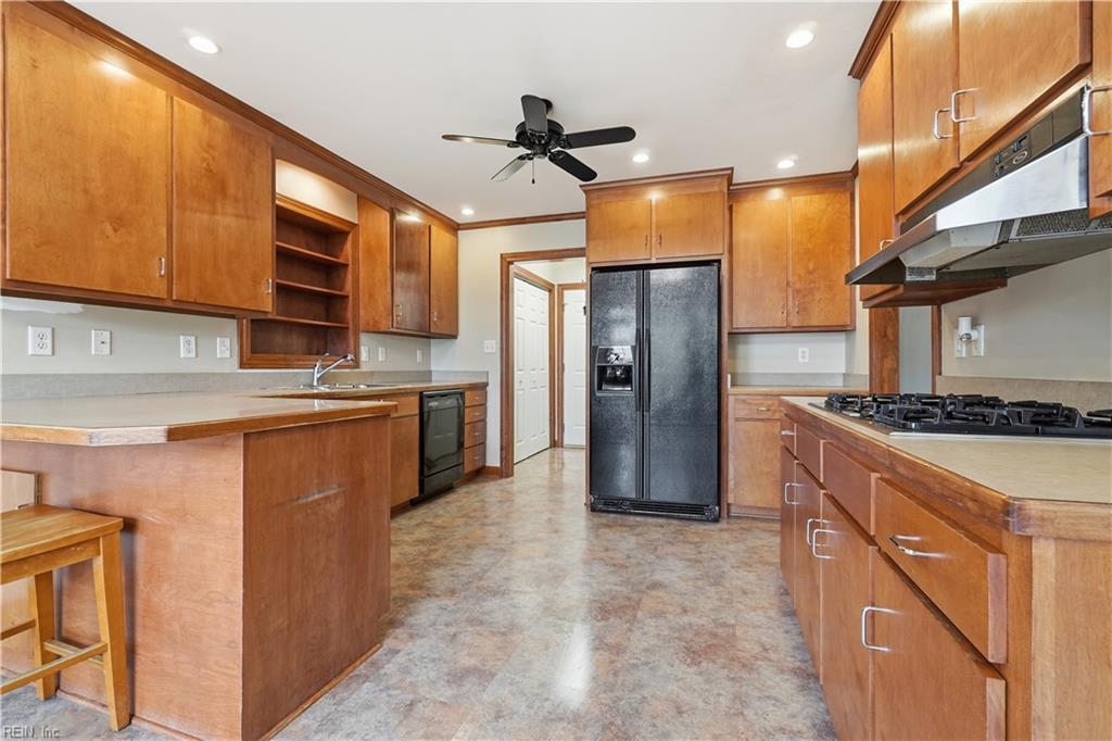 8 Randolph Dr Property Photo 11
