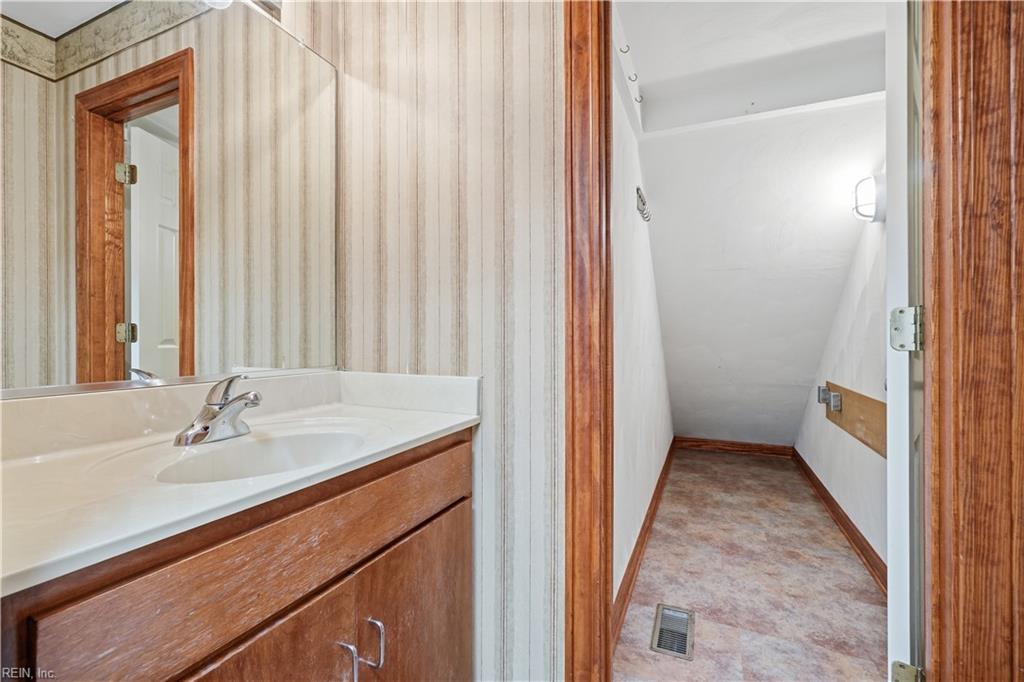 8 Randolph Dr Property Photo 15