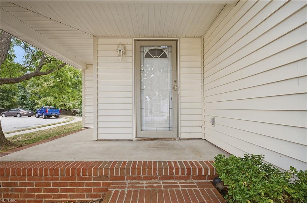 956 Allendale Dr Property Photo 4