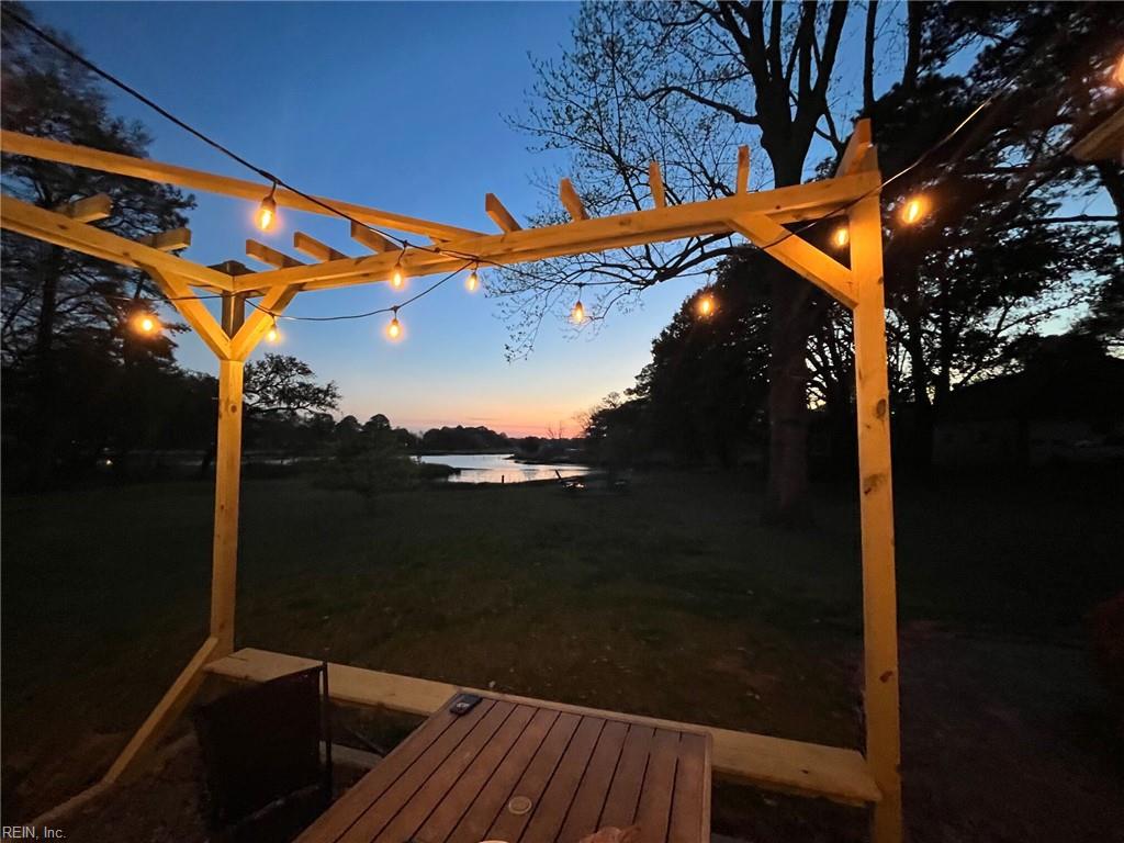 7029 Suburban Arch Property Photo 5