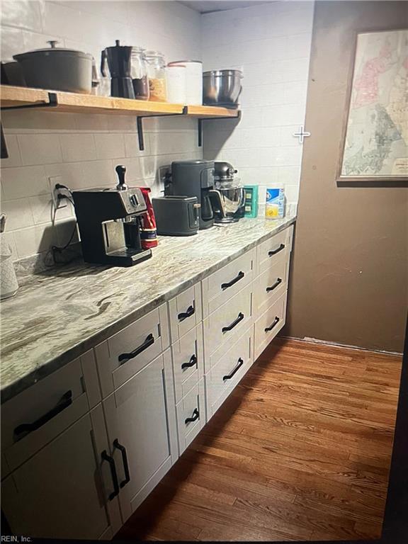 7029 Suburban Arch Property Photo 10