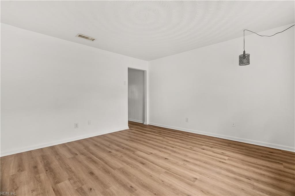 9554 Lakeside Dr Property Photo 7