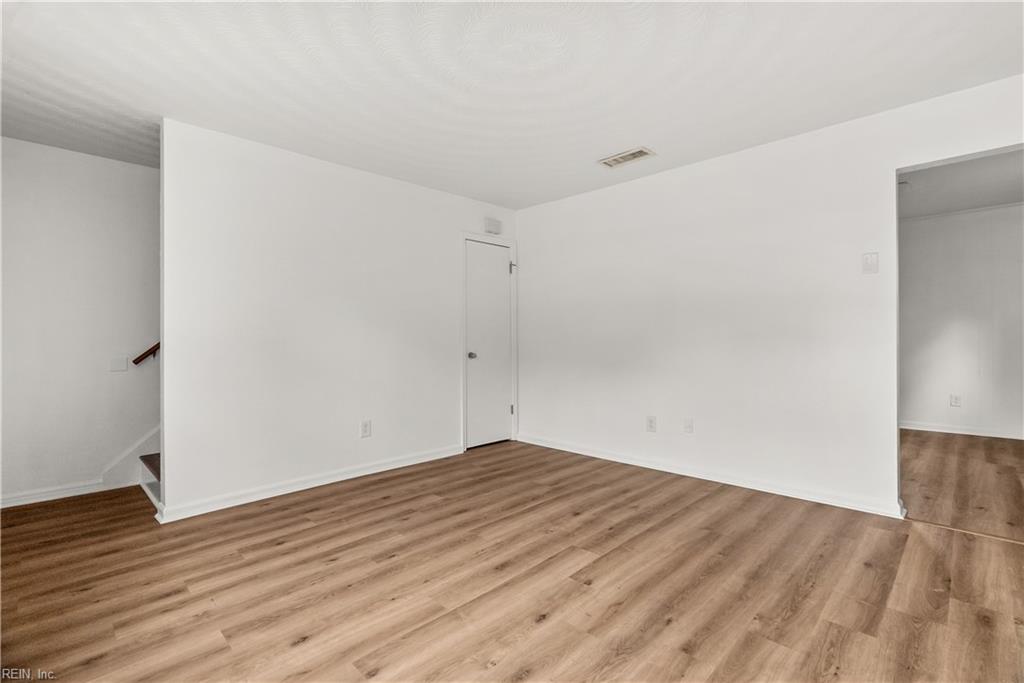 9554 Lakeside Dr Property Photo 16
