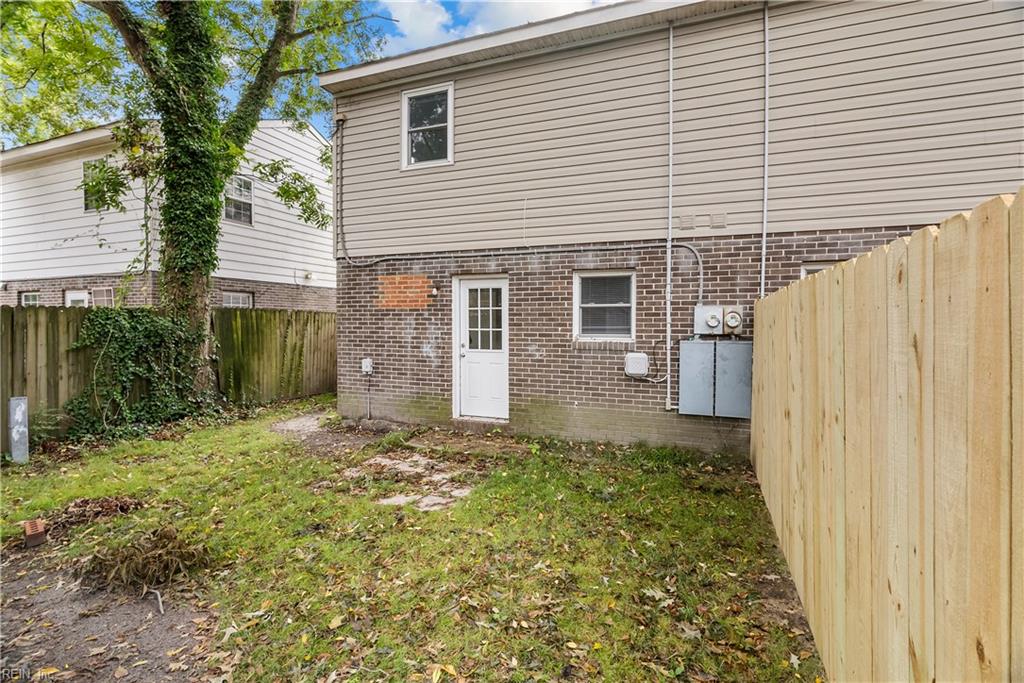 9554 Lakeside Dr Property Photo 23