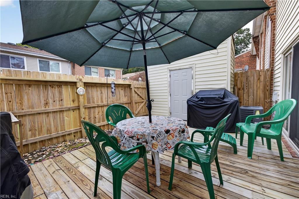 5027 Clairmont Court Property Photo 8