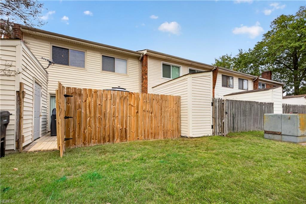 5027 Clairmont Court Property Photo 11