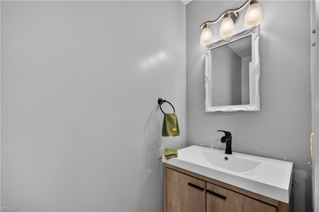 5027 Clairmont Court Property Photo 13