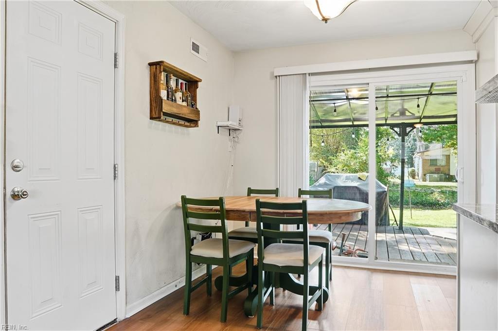 5569 Deepdale Dr Property Photo 6