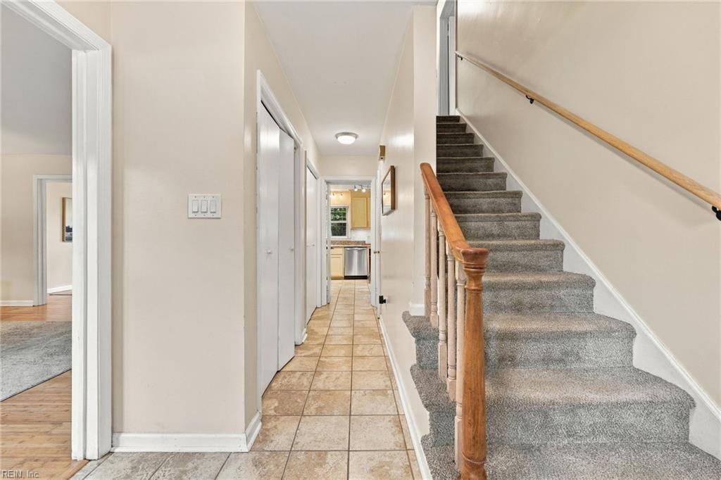 1060 Windjammer Dr Property Photo 7