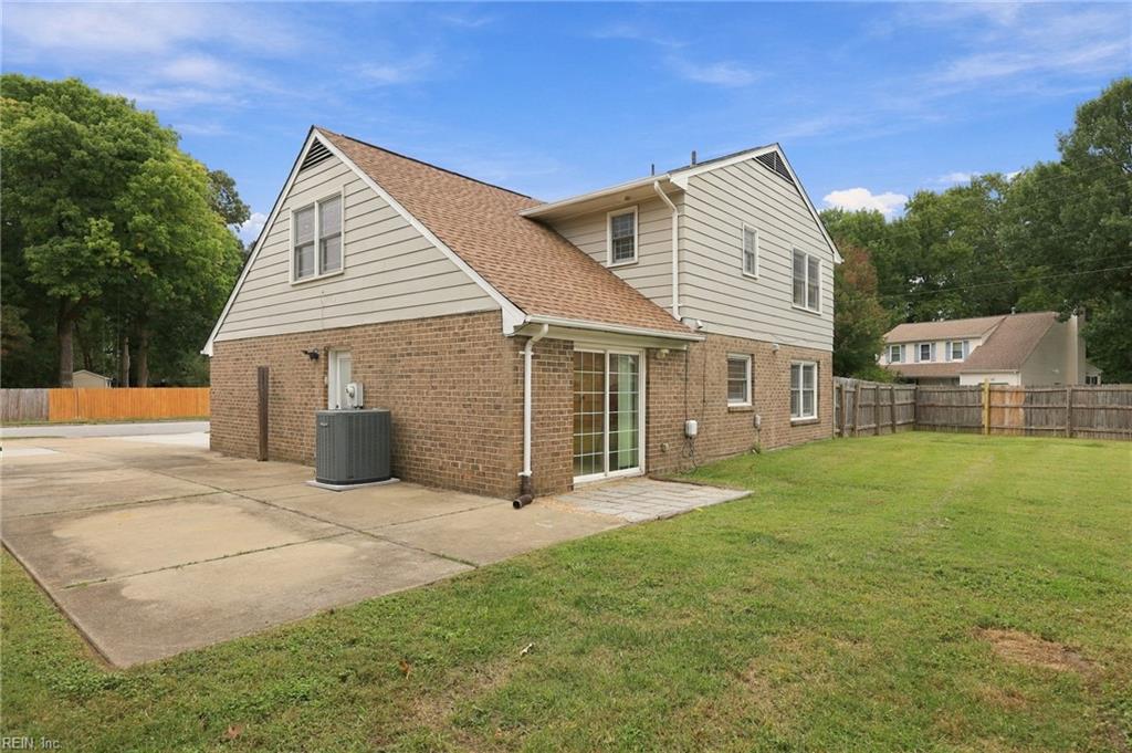 1060 Windjammer Dr Property Photo 37