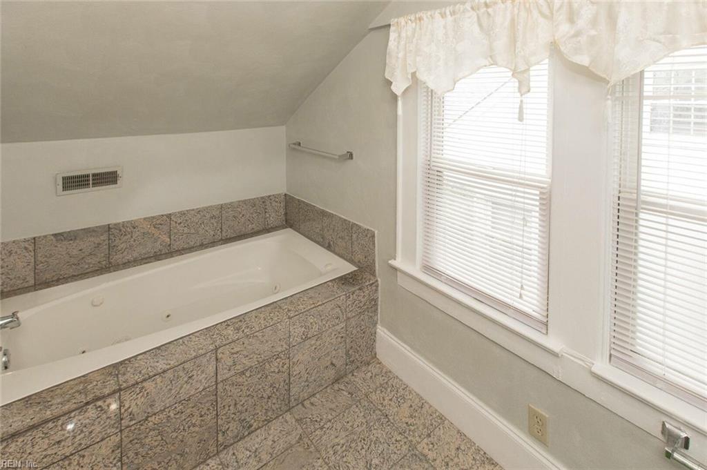 404 26th St Property Photo 16