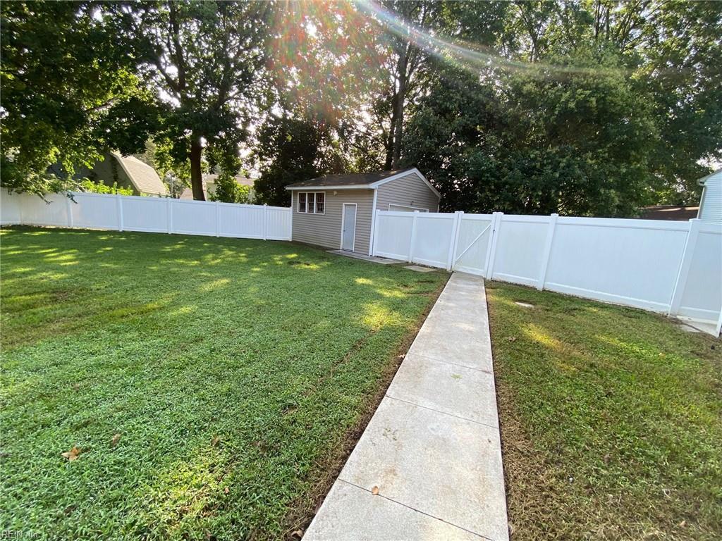 804 Romney Ln Property Photo 22