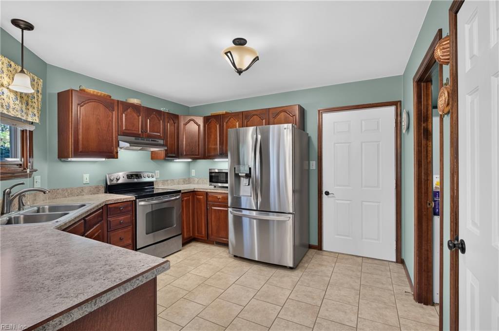 1636 Angus Rd Property Photo 5