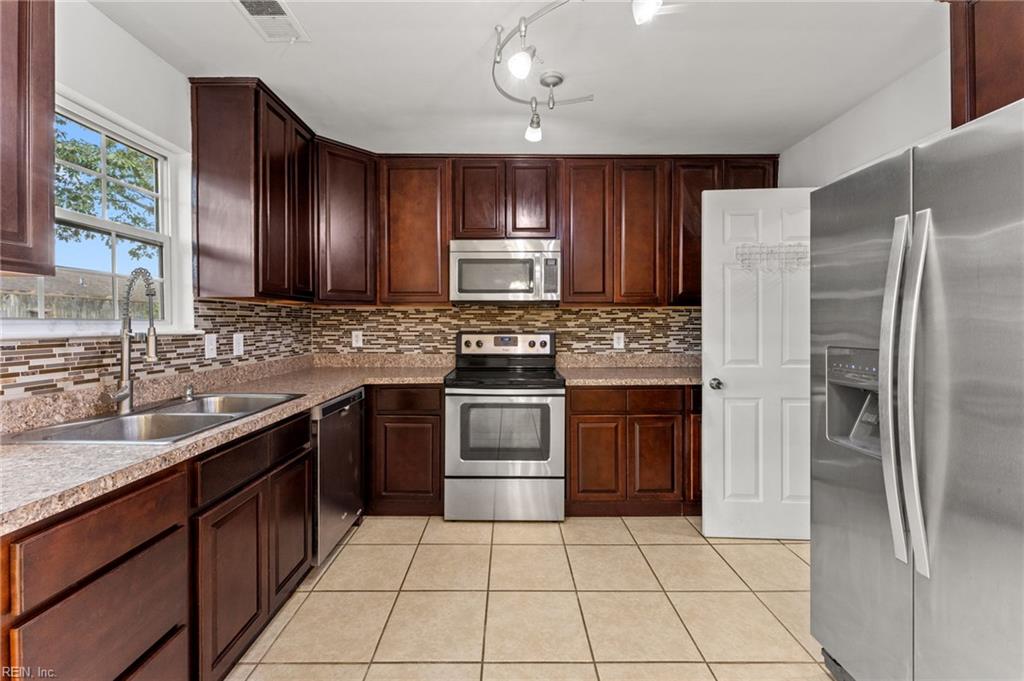 2921 Dante Pl Property Photo 2