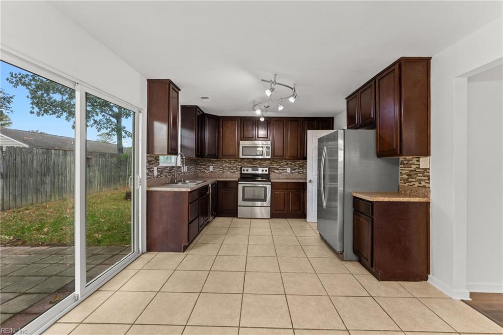 2921 Dante Pl Property Photo 3