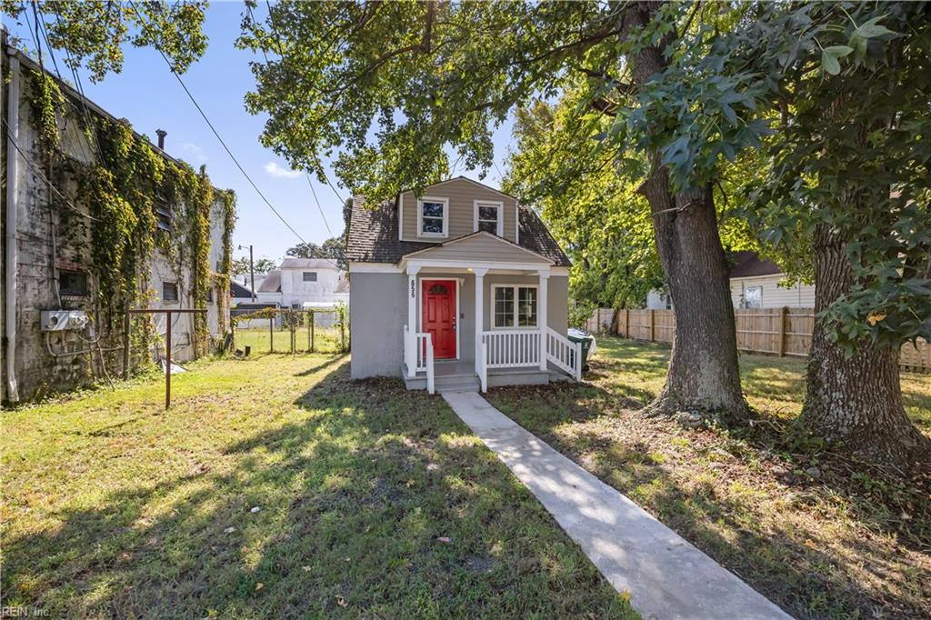 656 43rd St Property Photo 2