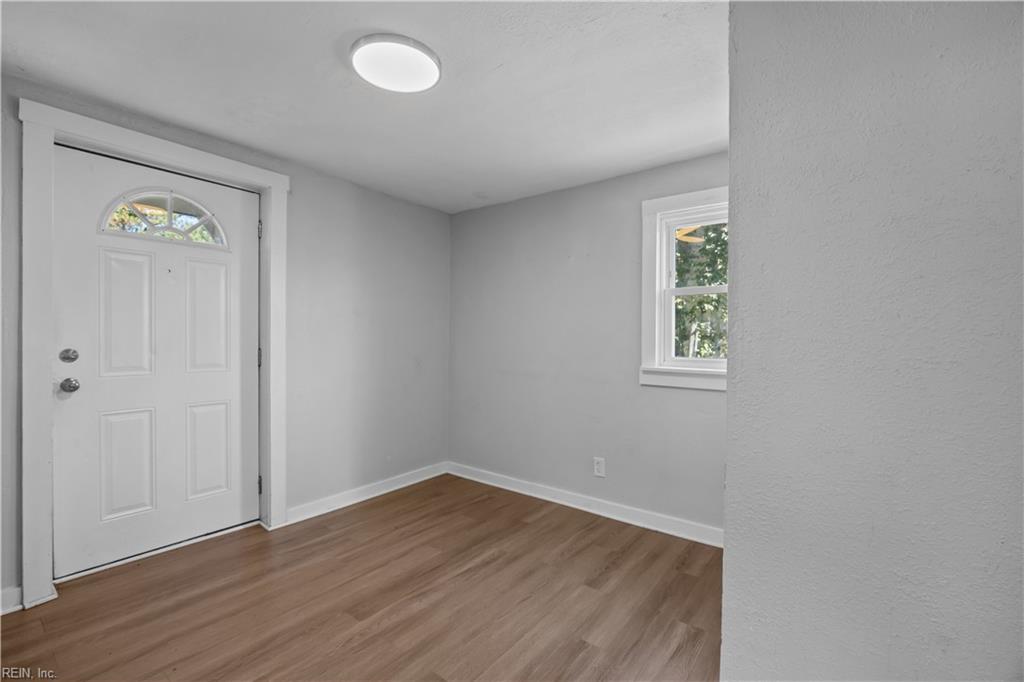 656 43rd St Property Photo 5