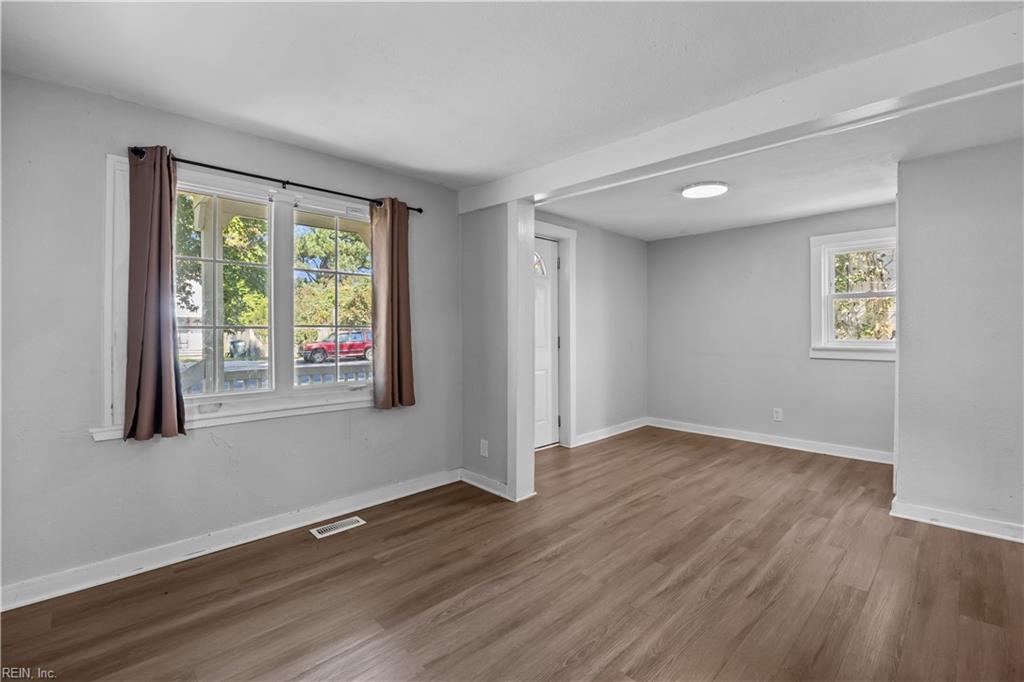656 43rd St Property Photo 7