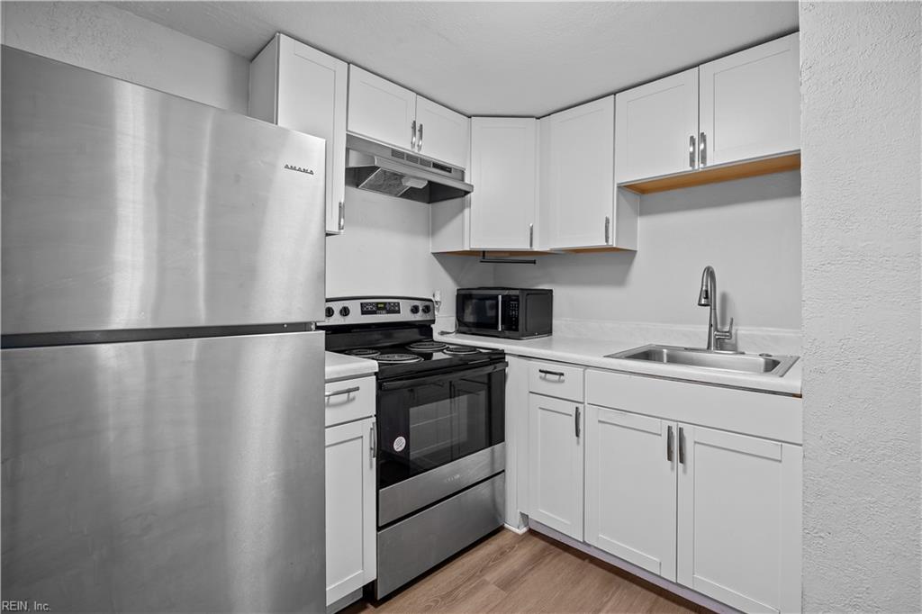 656 43rd St Property Photo 10