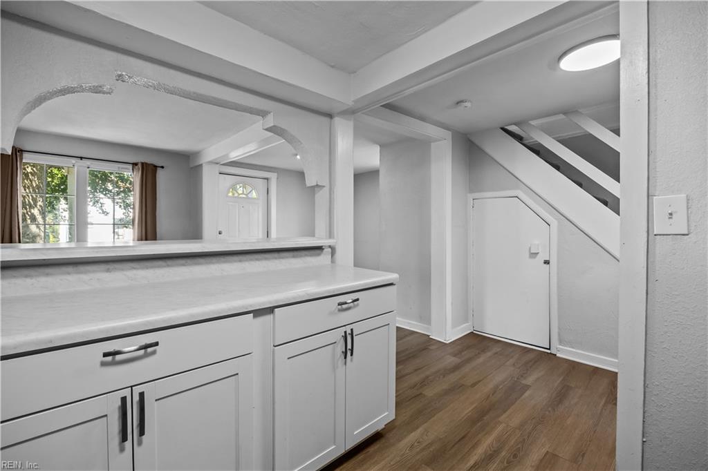 656 43rd St Property Photo 11