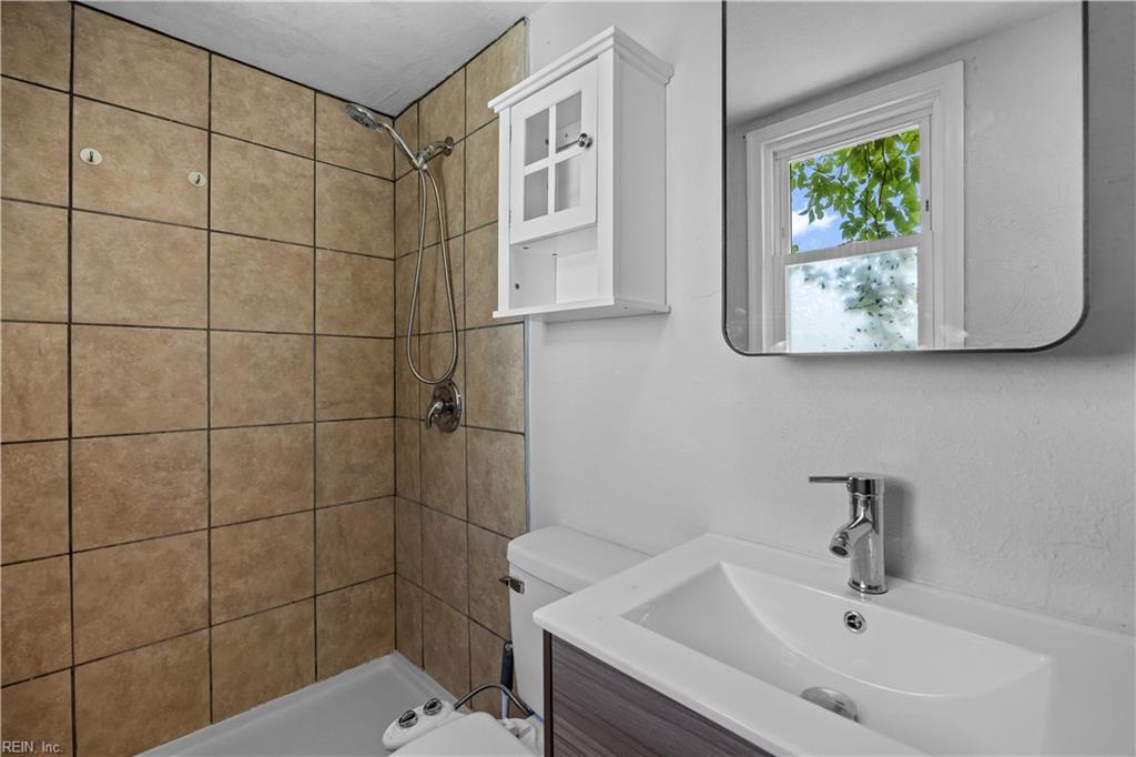 656 43rd St Property Photo 12
