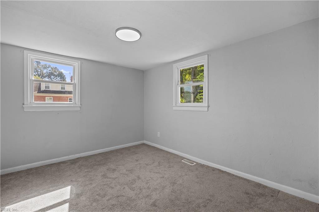 656 43rd St Property Photo 13