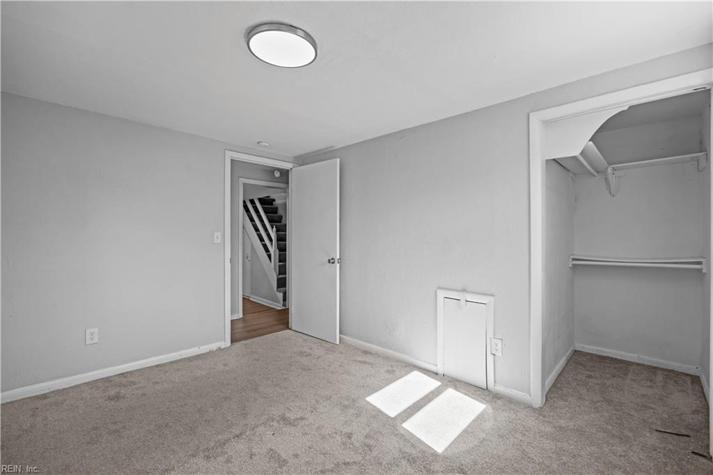 656 43rd St Property Photo 14