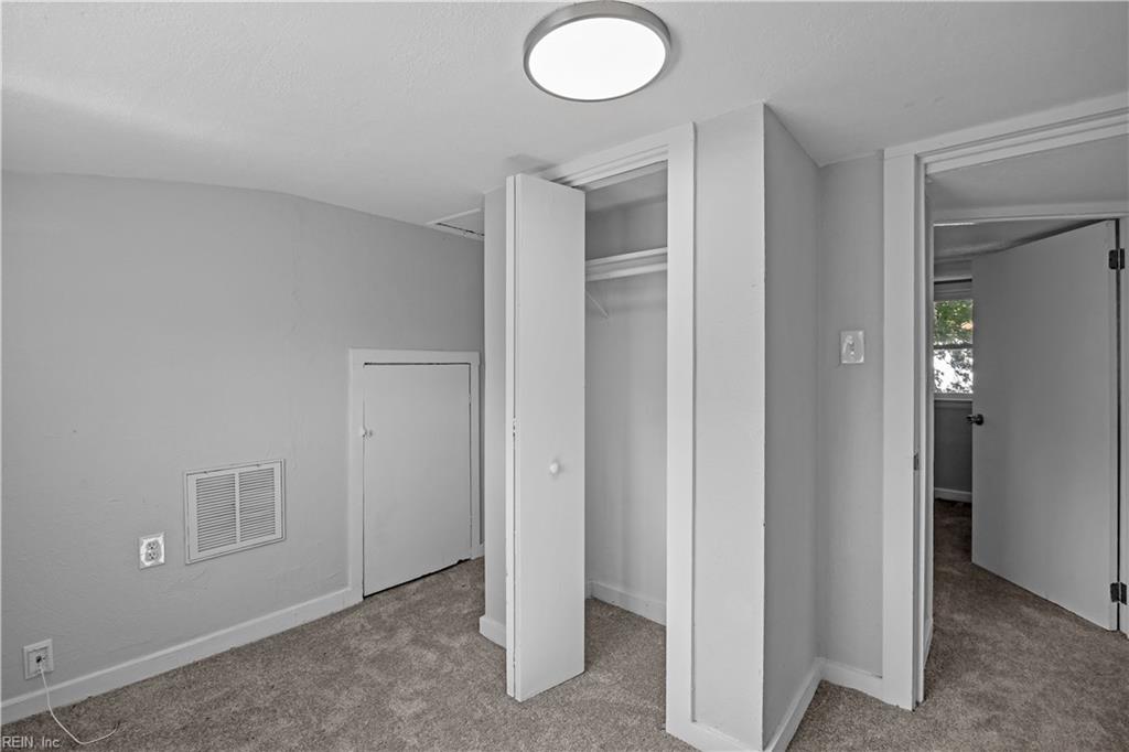 656 43rd St Property Photo 16