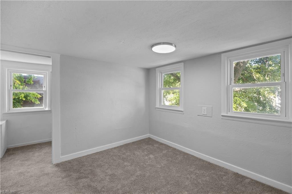 656 43rd St Property Photo 17