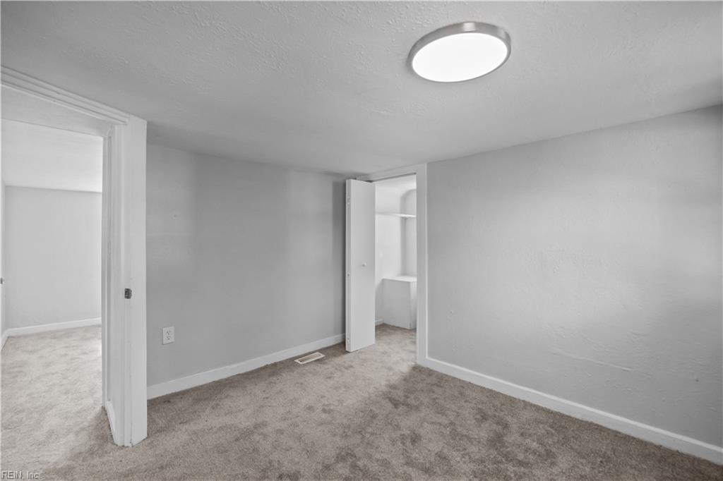 656 43rd St Property Photo 18