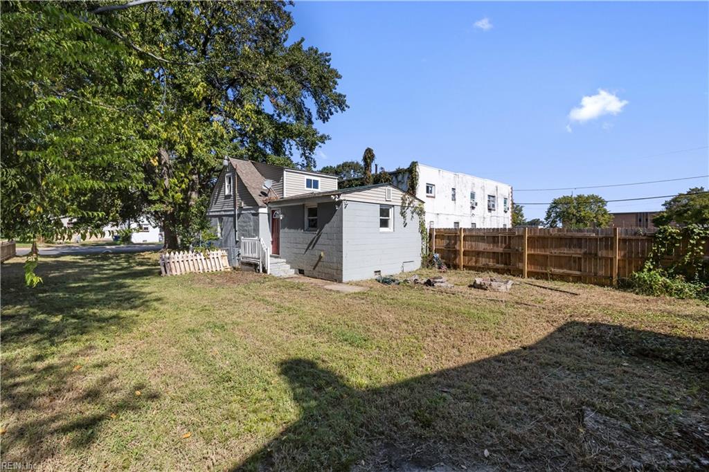 656 43rd St Property Photo 21