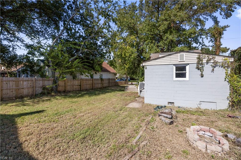 656 43rd St Property Photo 22