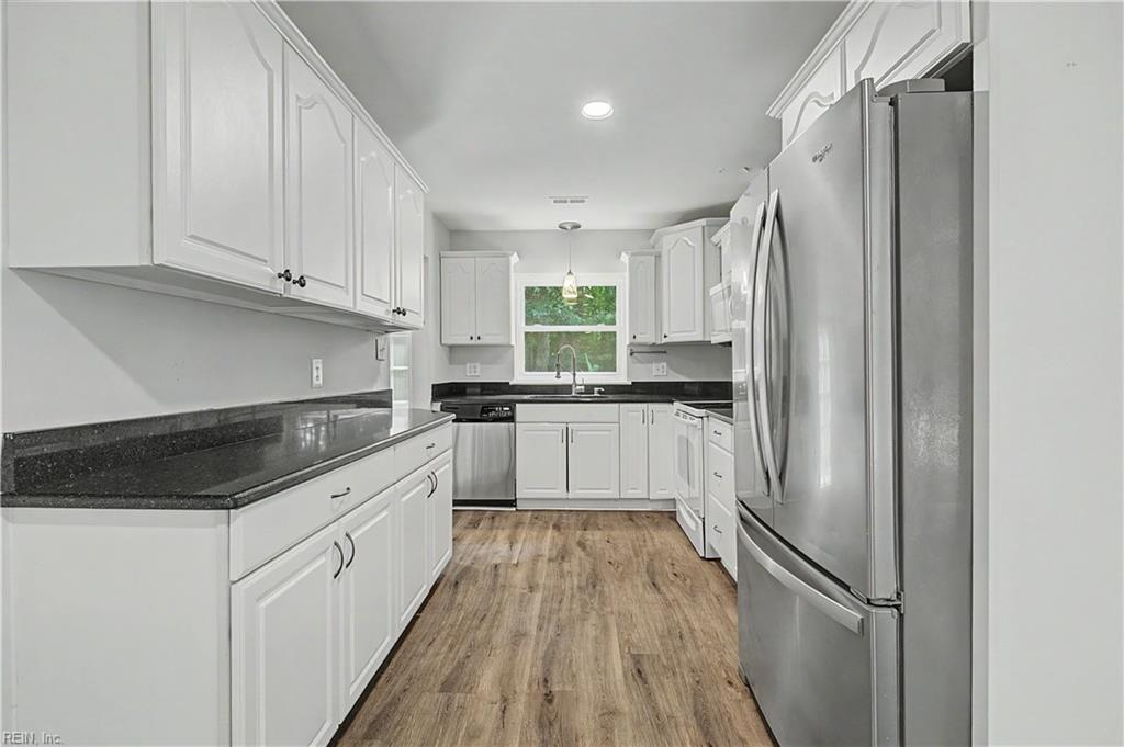 764 Lovers Ln Property Photo 6
