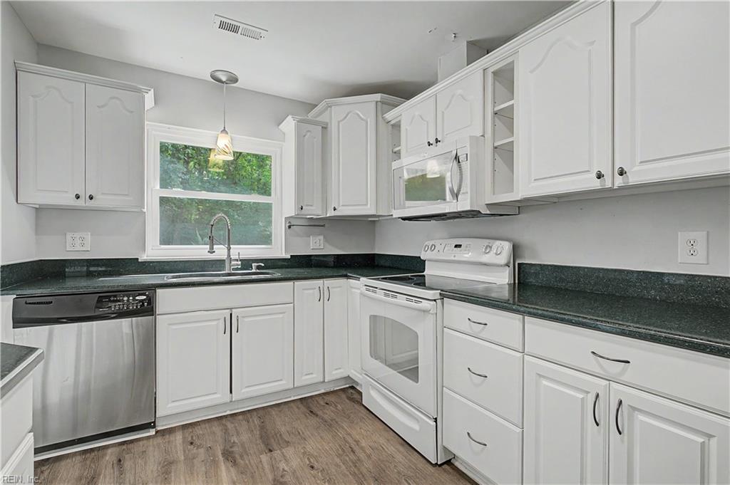 764 Lovers Ln Property Photo 7