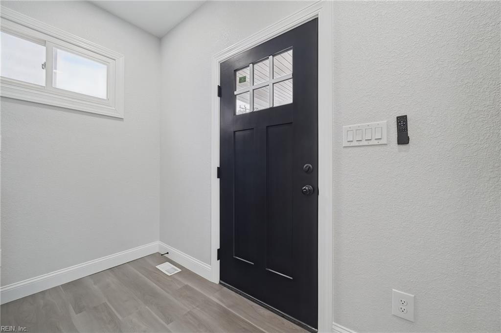1136 35th St Property Photo 6