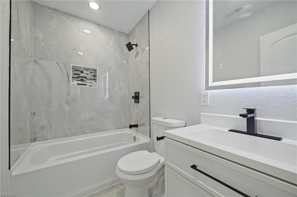 1136 35th St Property Photo 25