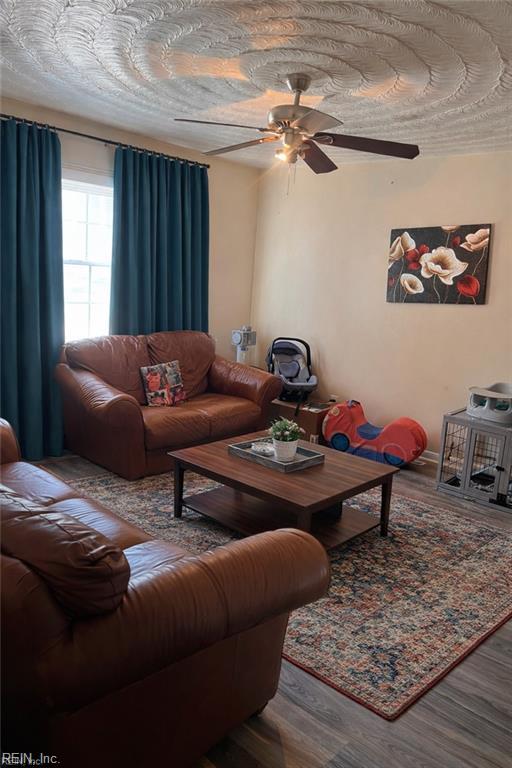 67 Cushing St Property Photo 4